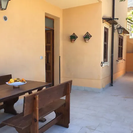 Casa Lore Апартаменты Кастельбуоно