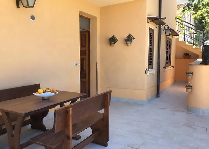 Casa Lore דירה קסטלבונו